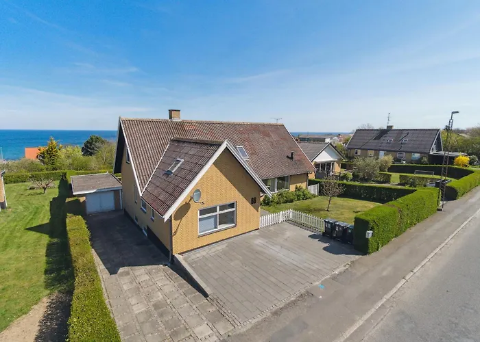 Modernisiertes Ferienhaus Mit Meerblick In Tejn