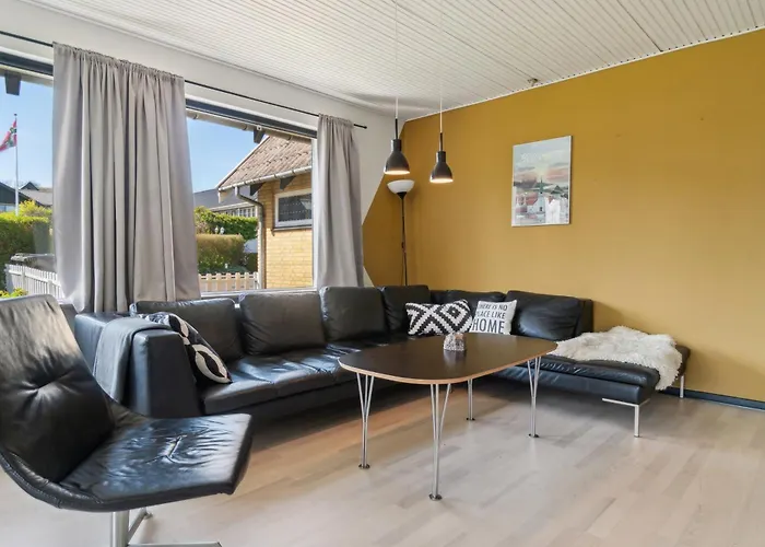 Modernisiertes Ferienhaus Mit Meerblick In Tejn